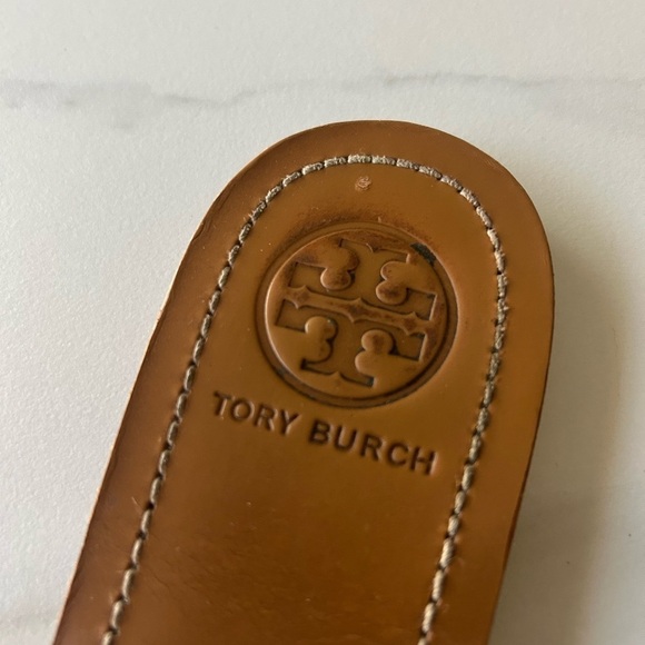 TORY BURCH SILVER METALLIC LEATHER  T LOGO THONG Sandal - Picture 4 of 6